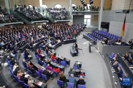 3月25日，在德國柏林，新一屆德國聯(lián)邦議院成立并召開首次全體會議。新華社記者 杜哲宇 攝