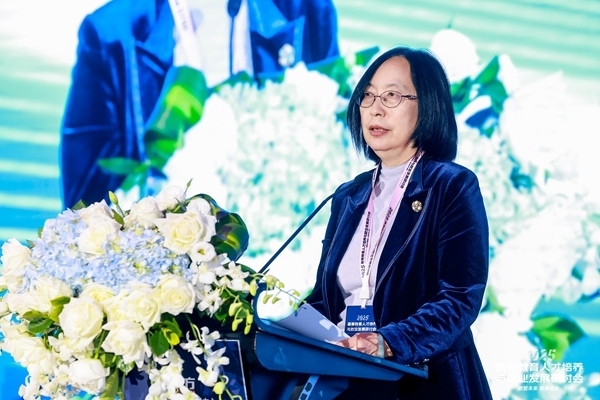 中國高等教育學(xué)會學(xué)術(shù)咨詢發(fā)展委員會委員、中國高等教育學(xué)會原副秘書長、《中國高教研究》主編王小梅。