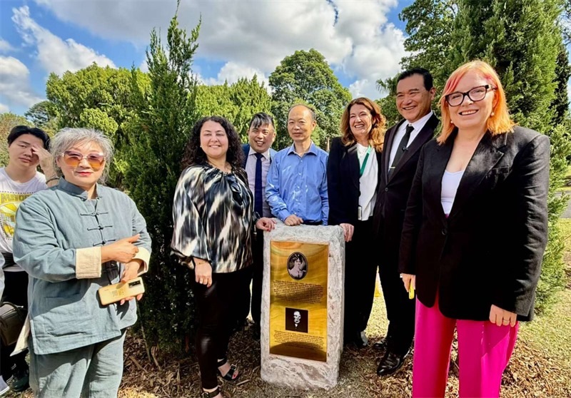 3.紀念碑揭幕。