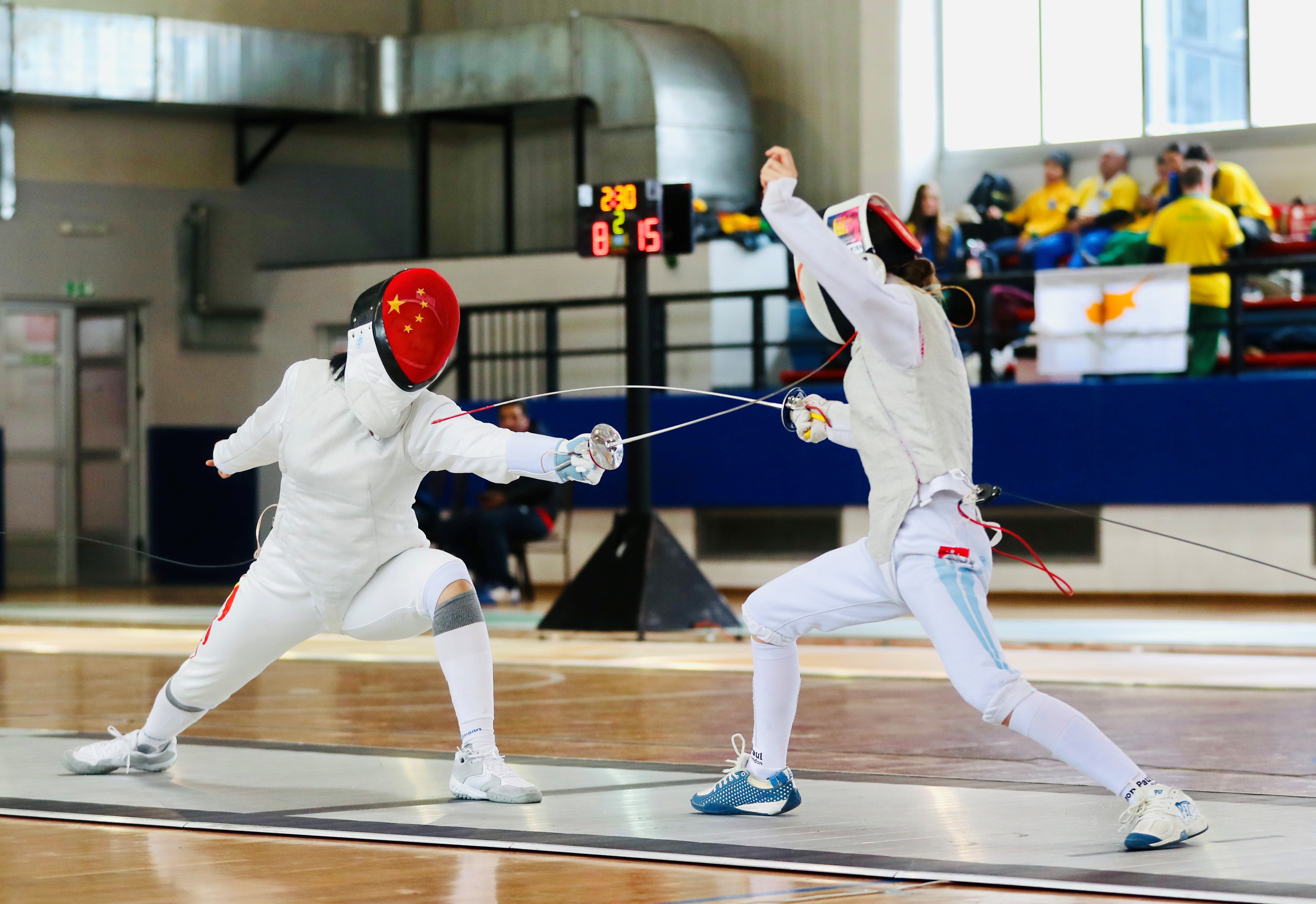 閔文珺（左）在比賽中。圖片來(lái)源：中國(guó)中學(xué)生體育代表團(tuán)