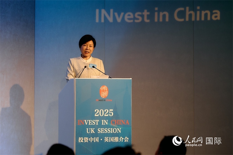 湖南省商務(wù)廳廳長龍小紅做商務(wù)工作情況推介。楊浩鵬攝。