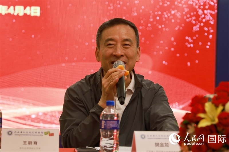 江蘇省人大常務(wù)委員會常務(wù)副主任樊金龍?jiān)谧剷现罗o。人民網(wǎng)記者 陳海琪攝