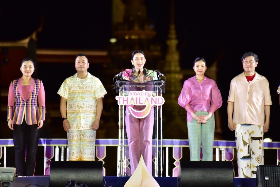 泰國總理佩通坦·欽那瓦宣布泰國潑水節(jié)慶?；顒诱絾印Ｌ﹪鴩衣糜尉止﹫D