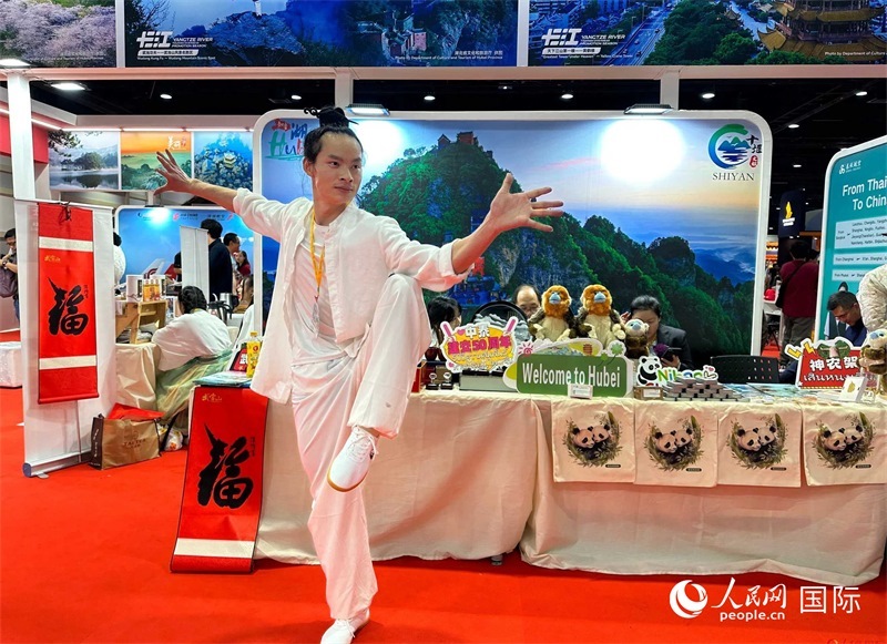 中國武當功夫走進東南亞，以精湛的武藝和飄逸的身姿詮釋中國武術(shù)的精髓。人民網(wǎng)記者 簡承淵攝