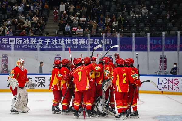 中國隊球員慶祝勝利。圖片來源：中國冰球協(xié)會
