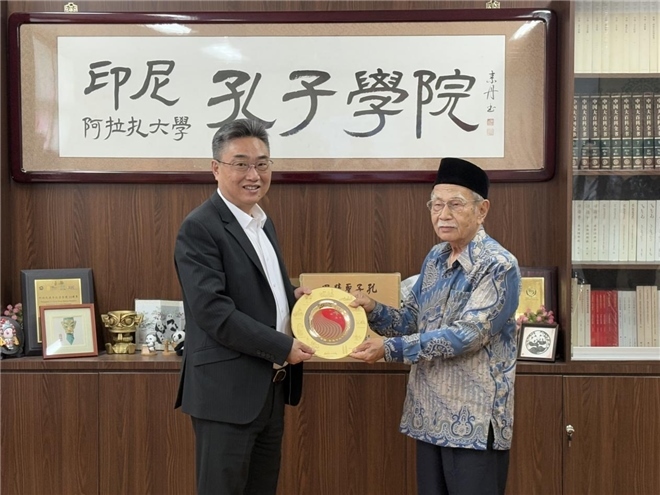 雙方交換禮物?；顒?dòng)主辦方供圖