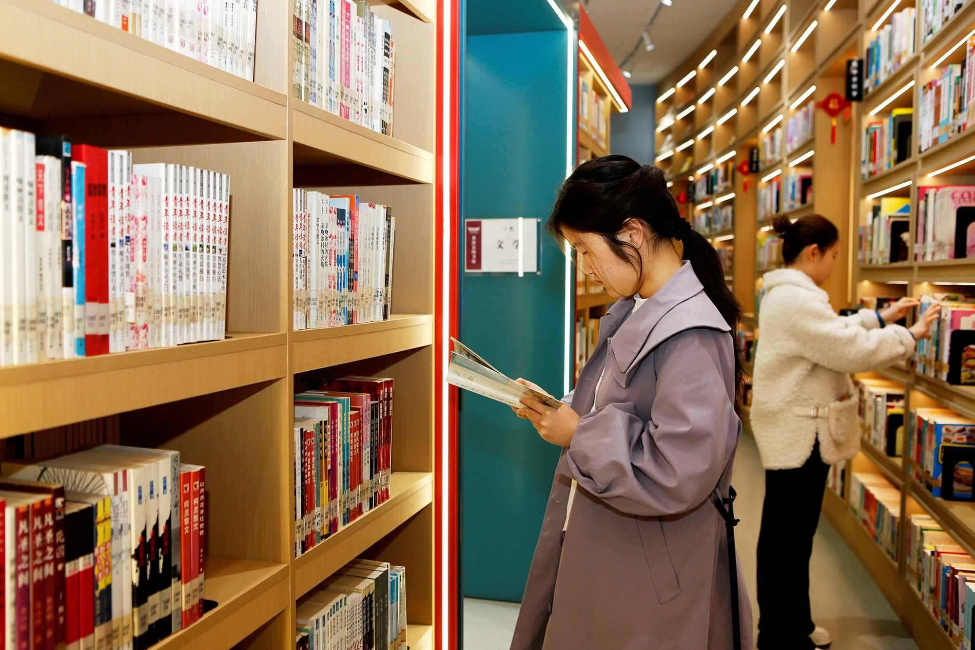 △2025年3月29日，讀者在山西臨汾市襄汾縣圖書館閱讀。