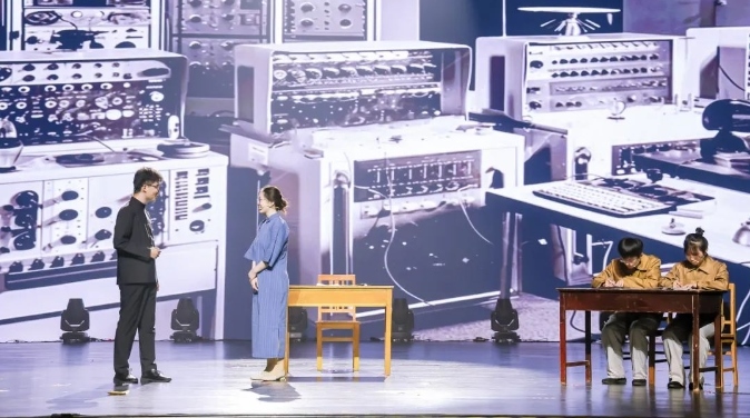 第二屆弘揚(yáng)“兩彈一星”精神話劇大賽決賽現(xiàn)場(chǎng)。學(xué)校供圖