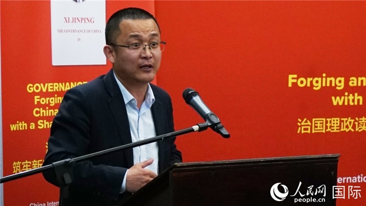 中非青年婦女協(xié)會主席、南非大學(xué)教授秦效順在讀書會上發(fā)言。人民網(wǎng) 劉暢攝