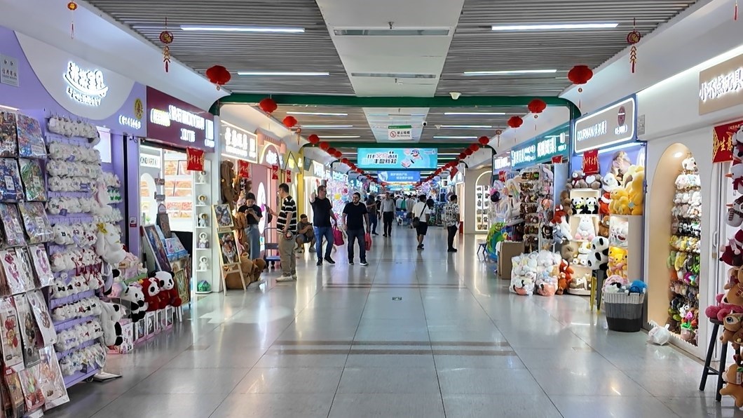 4月30日，義烏國際商貿(mào)城一區(qū)現(xiàn)場。人民網(wǎng)記者 王仁宏攝