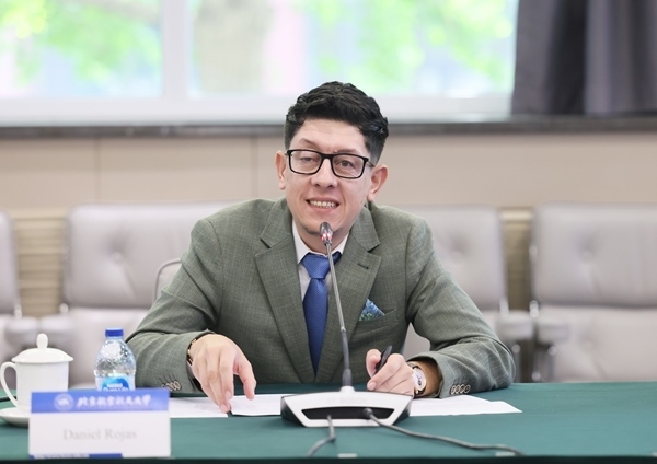 哥倫比亞教育部長丹尼爾?羅哈斯一行訪問北京航空航天大學(xué)。北航供圖