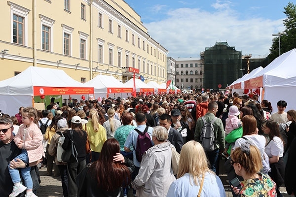 “茶和天下”·雅集活動(dòng)現(xiàn)場(chǎng)。中國(guó)駐白俄羅斯大使館供圖