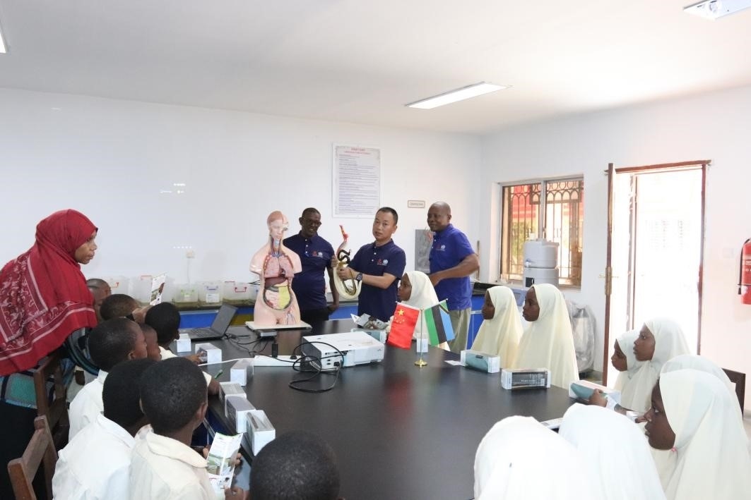 血吸蟲病健康教育講座。施亮攝