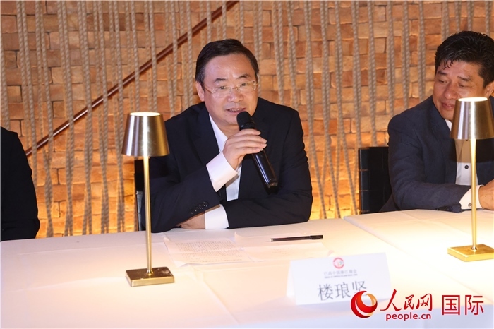 浙江省麗水市海外聯(lián)誼會(huì)會(huì)長樓瑯堅(jiān)在座談會(huì)上致辭。 人民網(wǎng)記者 時(shí)元皓攝