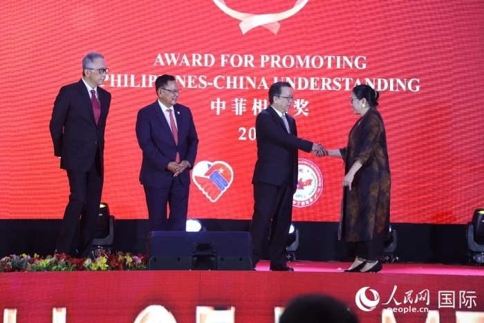 菲律賓前參議員許爾琦榮獲“終身成就獎(jiǎng)”。人民網(wǎng)記者樊帆 攝