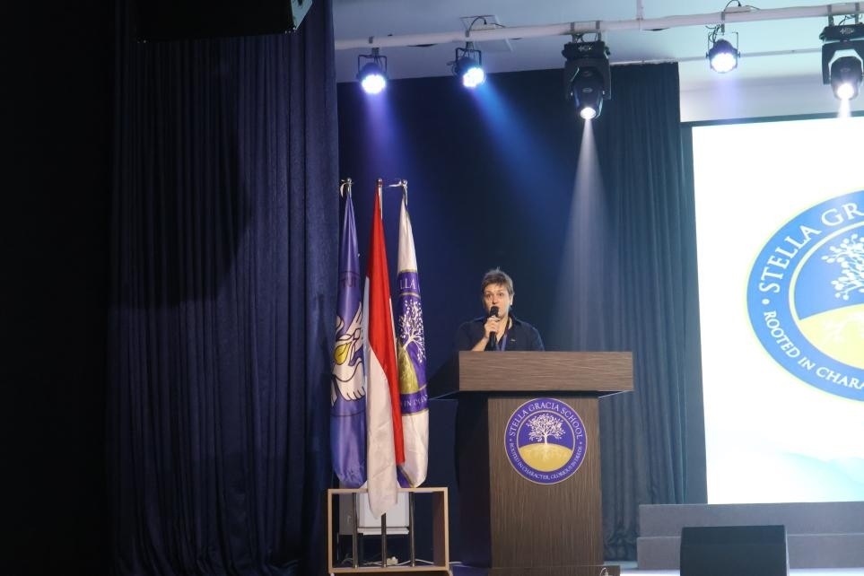 伊莉娜致辭。哈山努丁大學孔子學院供圖