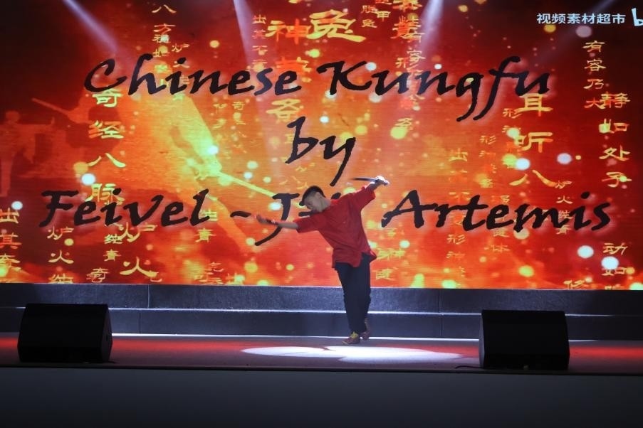 恩星學校中學部學生表演武術。哈山努丁大學孔子學院供圖